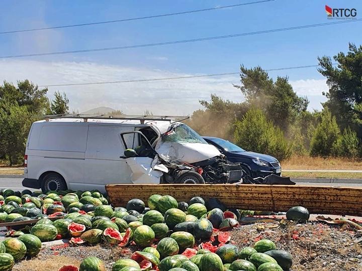ZETA: U sudaru kamiona i kombija povrijeđena jedna osoba (FOTO)