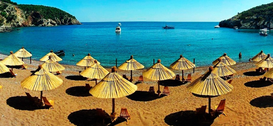 Vapaj Pobjede za svetim Stefanom i kraljičinom plažom: EKSKLUZIVNOST ZAMIJENJENA PARADAJZ TURIZMOM