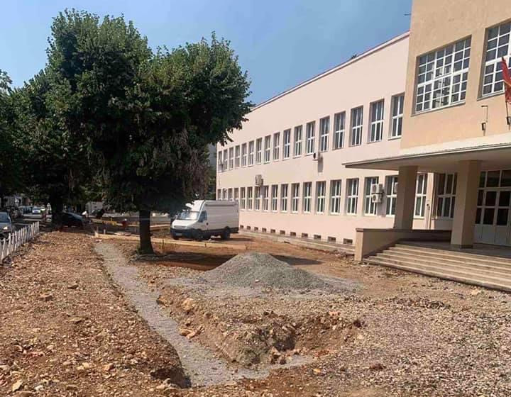 ZA LJEPŠI ŽIVOT U GLAVNOM GRADU Ekipe gradskih preduzeća izvode radove na više lokacija