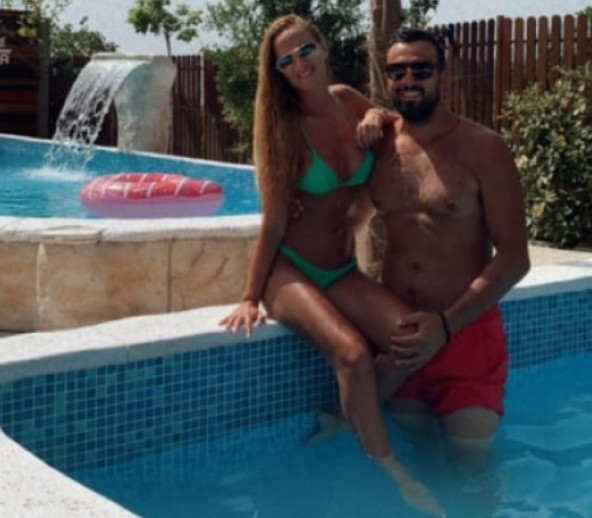 ŠA ĆE POLUDJETI Aleksićeva se vratila u Beograd pa pokazala kako se Tomović brinuo o njoj dok su zajedno bili na moru!