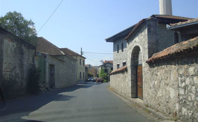 NEMAJU PARKING A NA ULICI ZABRANJENO PARKIRANJE Podgoričanima nadležne institucije ne šalju odgovor!