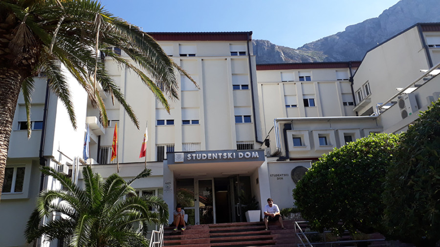 ZABRINUT STUDENTSKI PARLAMENT UCG Neće dozvoliti da studenti izadju iz domova prije kraja ispitnih rokova kao što je Ministarstvo prosvjete planiralo!