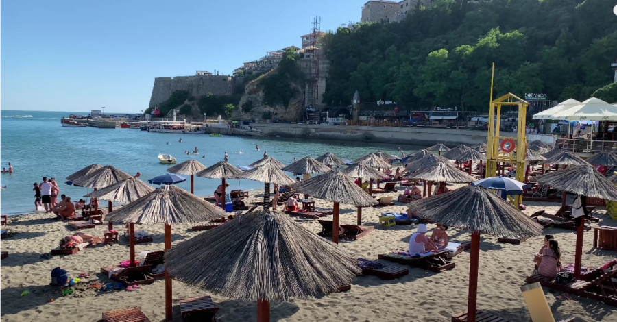 TRAGEDIJA NA VELIKOJ PLAŽI U ULCINJU: Utopio se 12-godišnji dječak