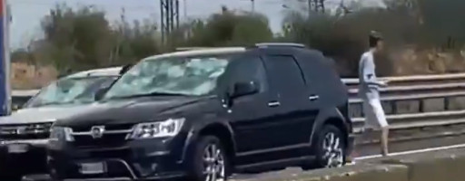 VELIKO NEVRIJEME ZADESILO ITALIJU Padao je grad veličine loptice za tenis, povrijeđeno nekoliko ljudi, uništeni automobili