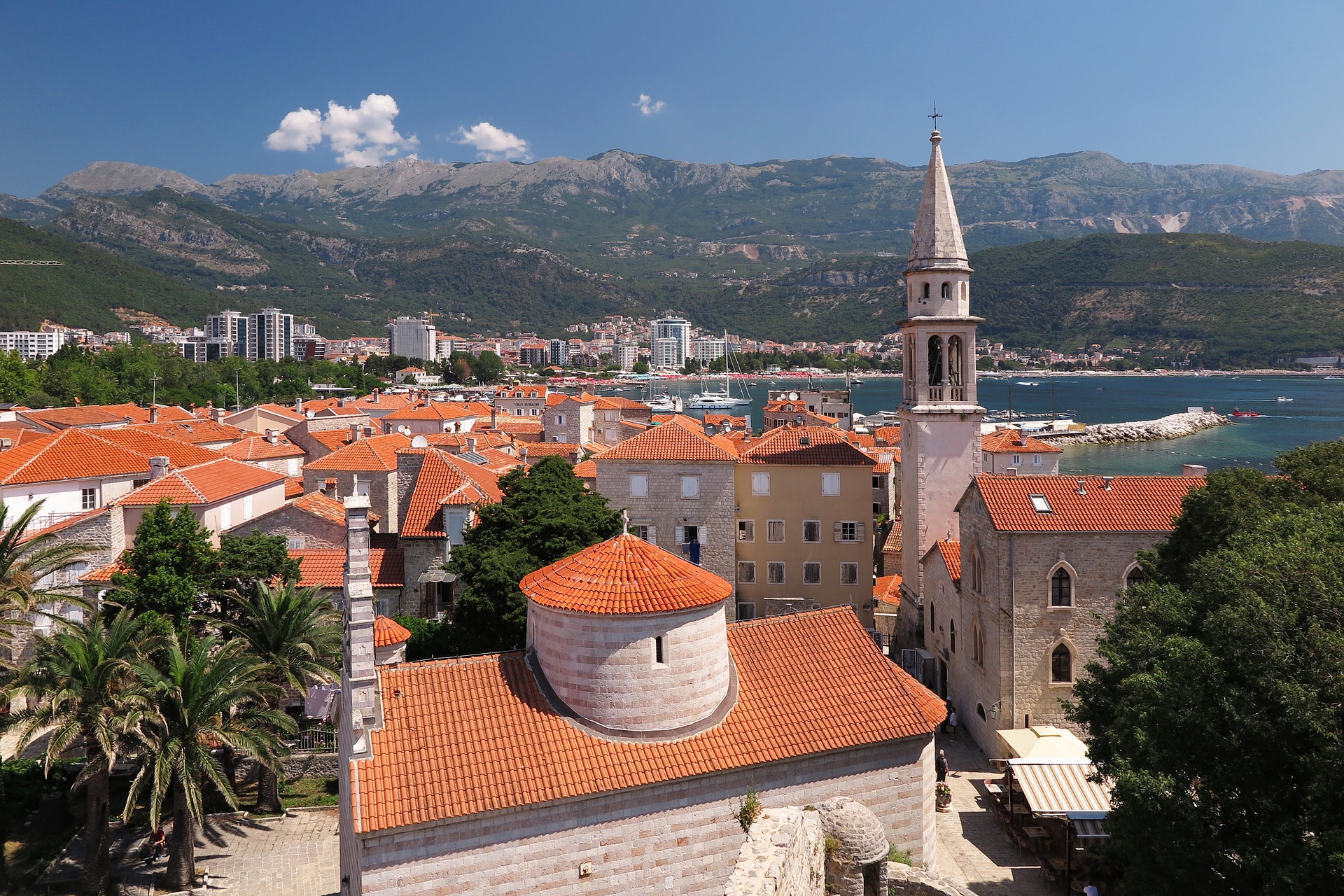 CVJETA TURIZAM U DOBA KORONE Ministarstvo ekonomskog razvoja objavilo da u Crnoj Gori boravi oko 167 hiljada gostiju