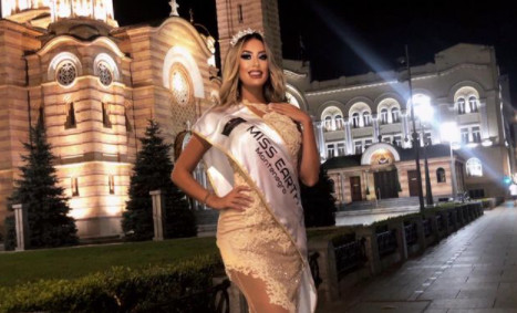 OVO JE NOVA MISICA CRNE GORE Andrijana je student pravnog fakulteta i govori tri strana jezika