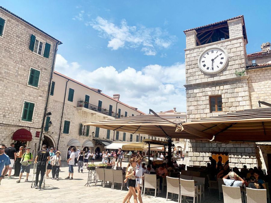 NA KOTORSKOJ RIVIJERI GOSTI IZ REGIONA Izletnike iz Dubrovnika zamijenili oni iz Albanije