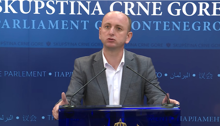 KNEŽEVIĆ za aloonline.me: Odlaganje izbora predstavljalo bi kršenje zakona i novi vid asimilacije srpskog naroda, srpskog jezika i SPC u Crnoj Gori