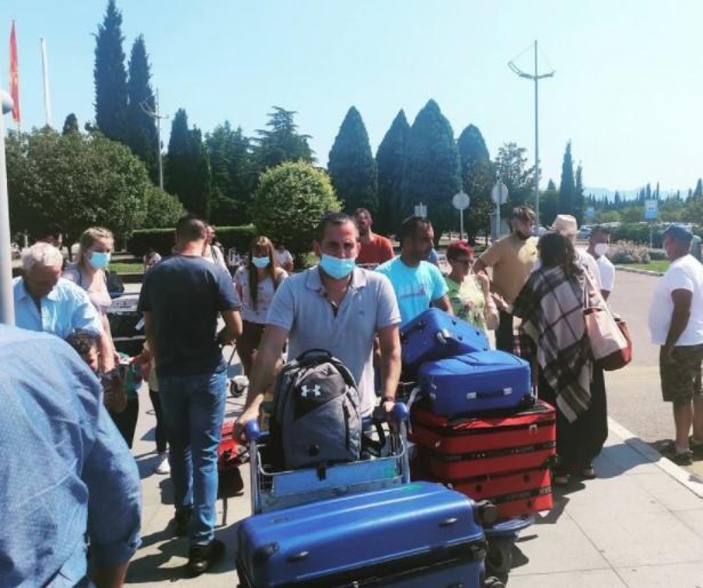 AERODROMI U PODGORICI I TIVTU: Najprometniji dan od početka sezone