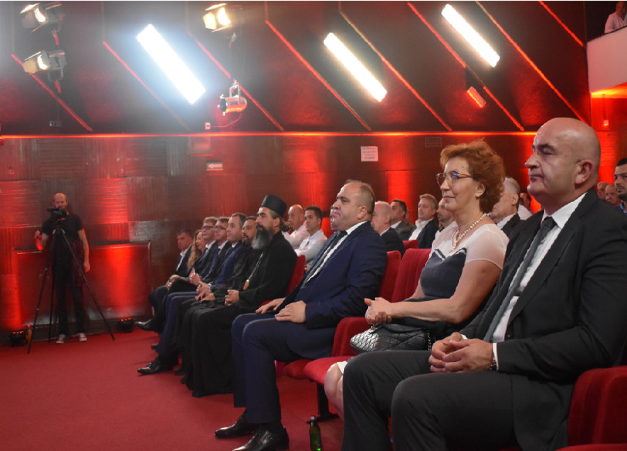PROSLAVLJEN DAN OPŠTINE BERANE 21. JUL Predsjednik Bogavac uručio priznanja i zahvalnice najzaslužnijim organizacijama i pojedincima 