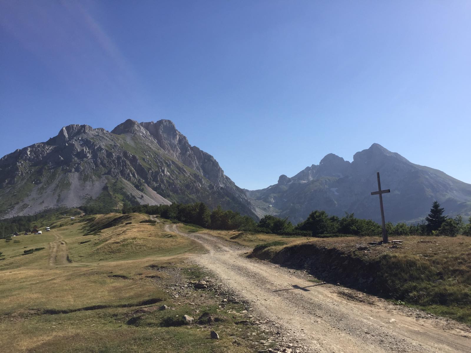 TUČA NA NACIONALISTIČKOM SKUPU DPS-A Teško povrijeđen devetogodišnji dječak i transportovan u Klinički centar Crne Gore!