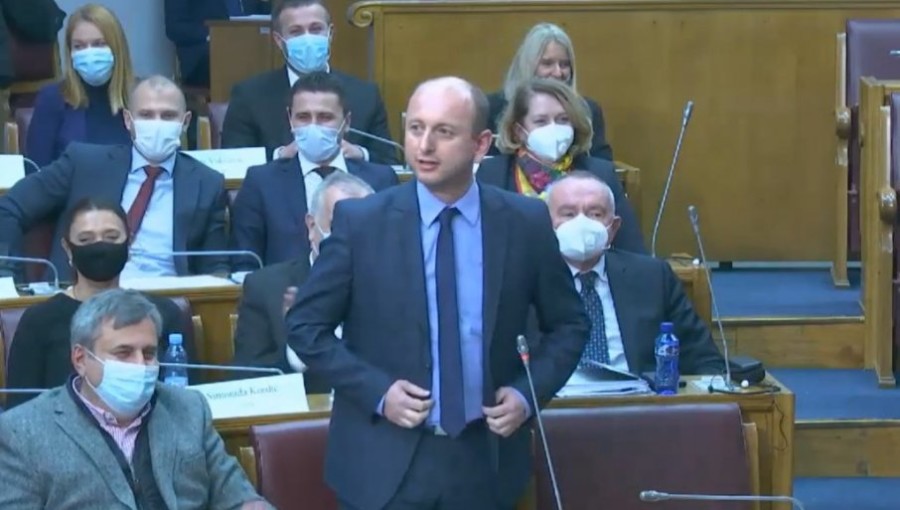 Knežević: Đukanoviću pokušavaš da budeš veleizdajnik, ali ne treba da vježbaš, to si odavno!