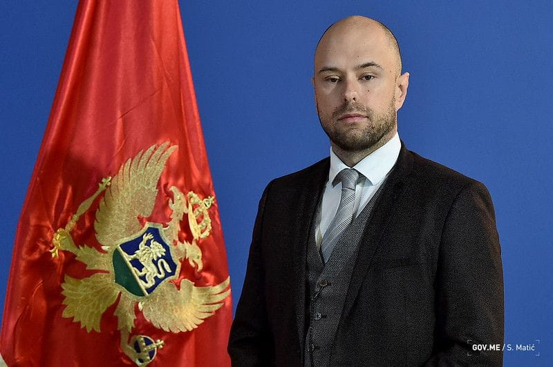 MINISTAR RADULOVIĆ  O ''PANDORA PAPIRIMA'': Milo Đukanović zloupotrijebio diplomatski pasoš!