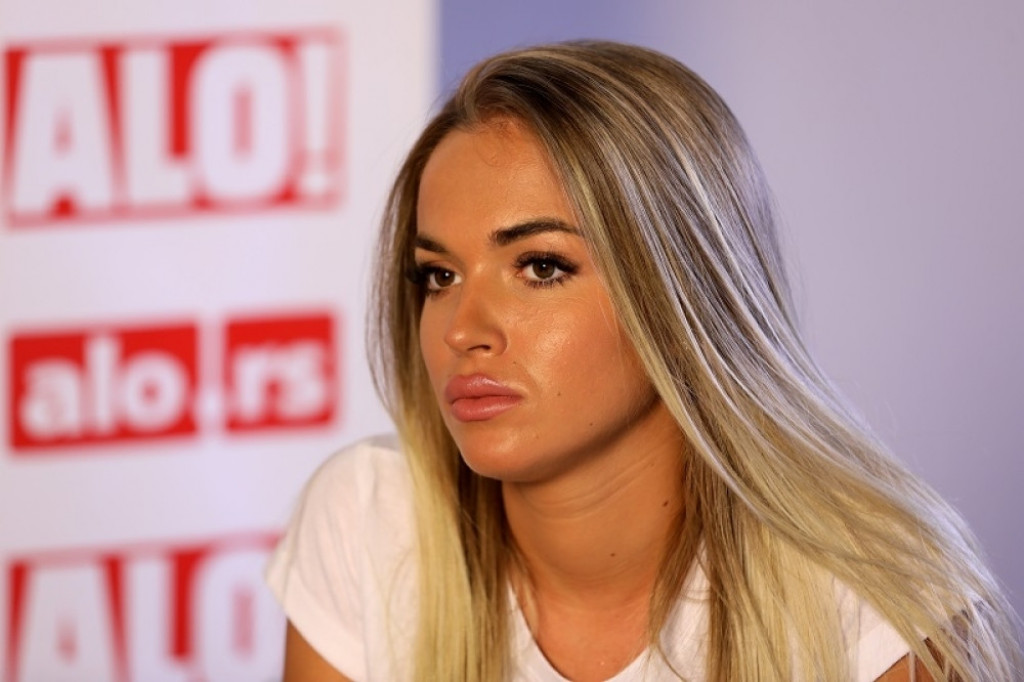 ŽIVOTNA PRIČA! Teodora Džehverović iz djetinjstva pamti teške traume! "Gledala sam kako mi tuku mamu!"