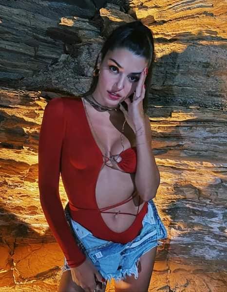HANDE ERCEL PROVOKATIVNIJA NEGO IKADA; Šuška se da ima problema u vezi sa Keremom (FOTO)