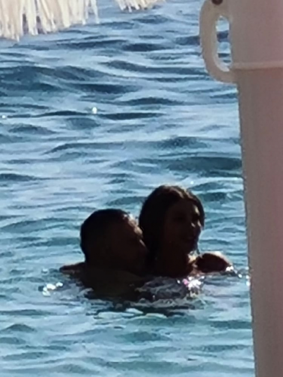 DRAGANA I EDO UŽIVAJU NA PLAŽI Bivša učesnica ''Zadruge'' povela sina s ljubavnikom na more!
