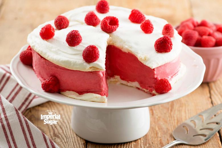 SLADOLED KOLAČ SA MALINAMA JE ČISTO SAVRŠENSTVO: Sprema se za samo 15 minuta, a ukus je nestvaran!(RECEPT)