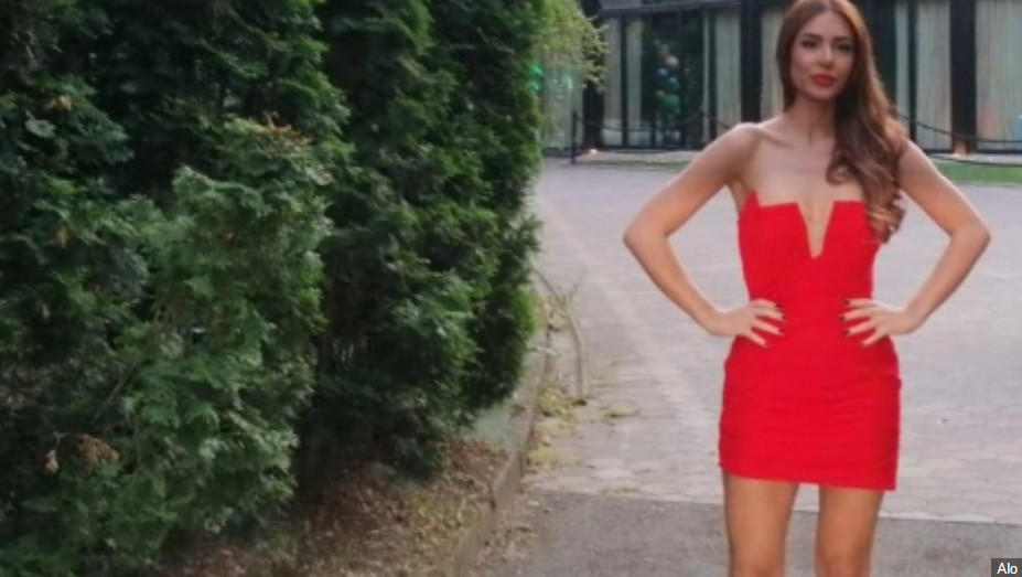ANASTASIJA U SAVRŠENOJ ODJEVNOJ KOMBINACIJI Društvo joj pravi ova pjevačica