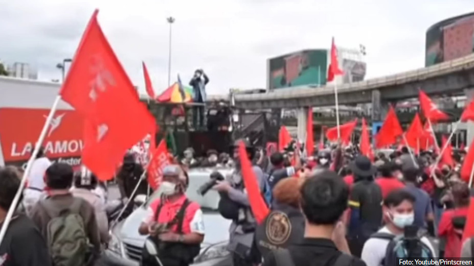 TRAŽE OSTAVKU PREMIJERA Na Tajlandu demonstranti na ulicama, policija morala da reaguje!