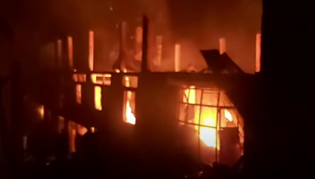 VATRENA STIHIJA POTPUNO PROGUTALA FABRIKU U BOSNI Bez posla ostaje gotovo 100 radnika!