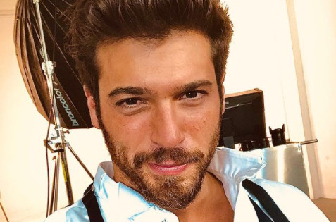 OPUSTIO SE NA NAŠ NAČIN Evo kako turski zavodnik Džan Jaman uživa u Beogradu! (FOTO)