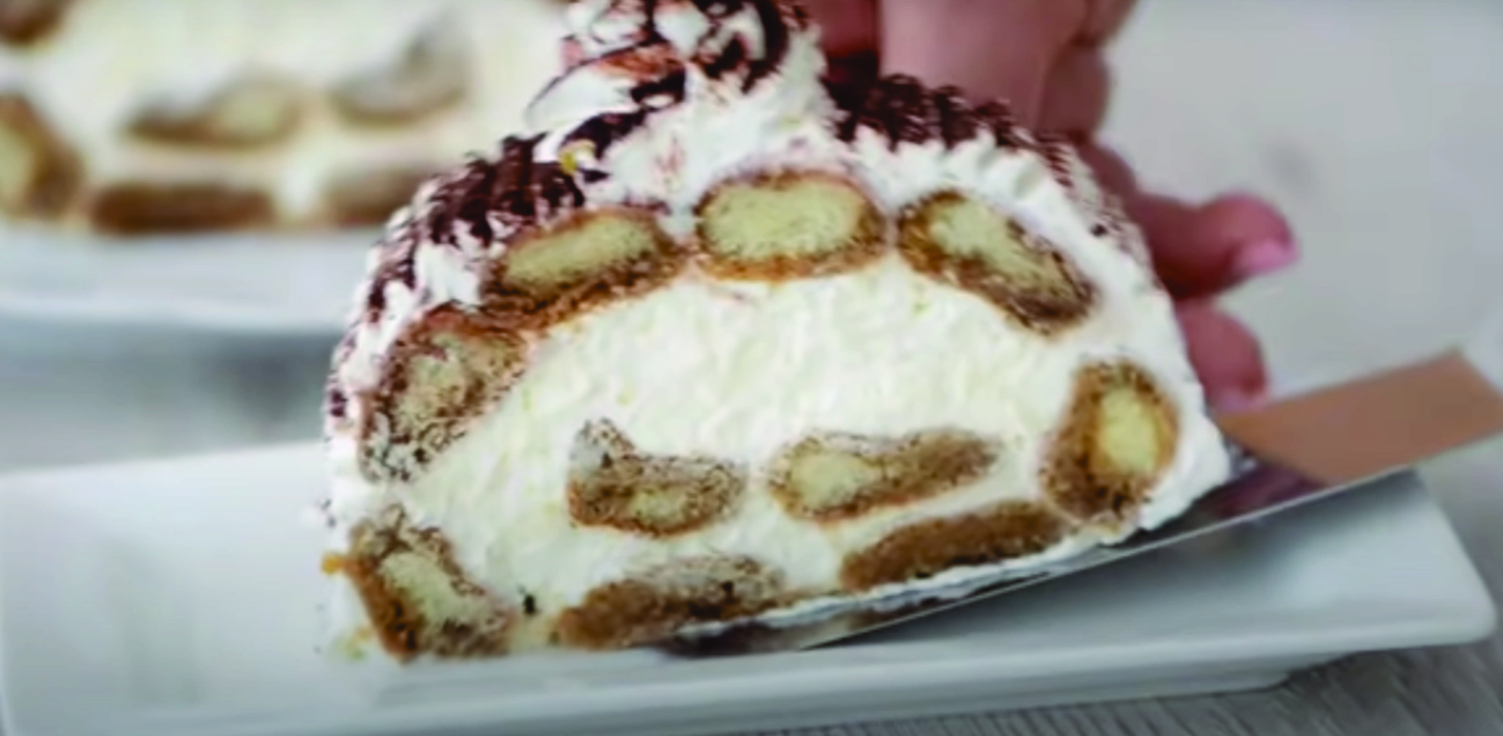 OVAJ KOLAČ SE LAKO PRAVI: Tiramisu rolat sa piškotama i kremastim filom od sira
