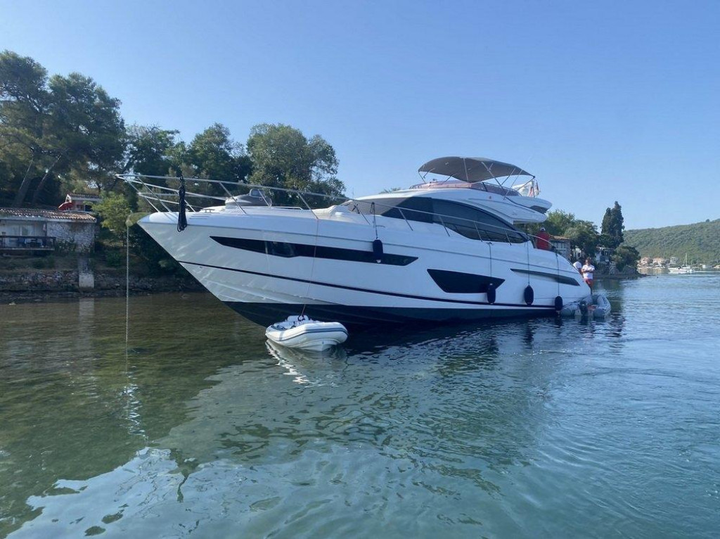 JAHTA DUGA 17 METARA NASUKALA SE U TIVATSKOM ZALIVU Nema povrijeđenih