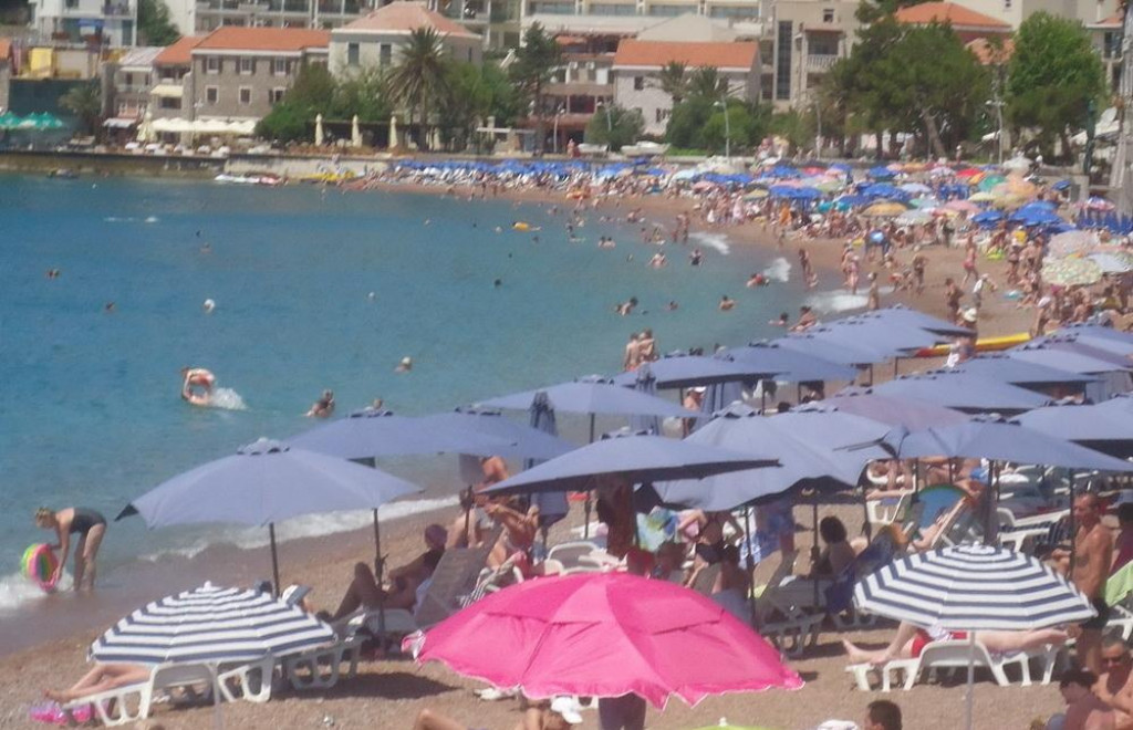 PETROVAC DESTINACIJA ZA ONE SA DUBOKIM DŽEPOM Sve se naplaćuje osim vazduha