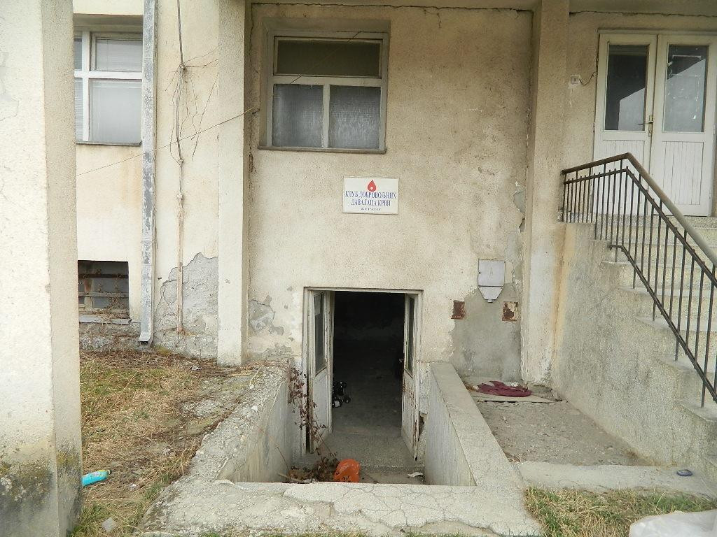 DOBROVOLJNI DAVAOCI KRVI VEĆ GODINAMA BEZ PROSTORIJA ZA RAD Krv nesebično daju, a uslova za rad nemaju
