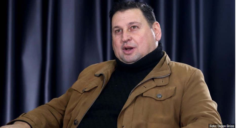 KADA MOŽE DA IMA S*KS SA MOJOM ĆERKOM NEKA JE I OŽENI Taki bijesan na Maju i Pecu, ne može da dođe sebi