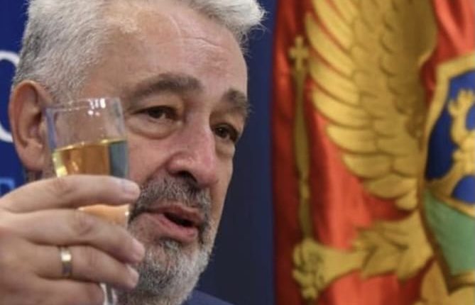 “NE POSTOJI VIŠE NIJEDAN RAZLOG DA KRIVOKAPIĆ OSTANE NA PREMIJERSKOG FUNKCIJI”: Burne reakcije na društvenim mrežama zbog odlaganja popisa: 