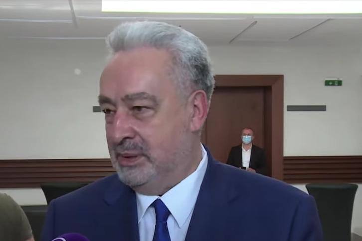 KRIVOKAPIĆ NASTAVLJA DA NAGRAĐUJE KADROVE DPS-A Direktor član radne grupe za popis i oduzimanje imovine SPC-a?