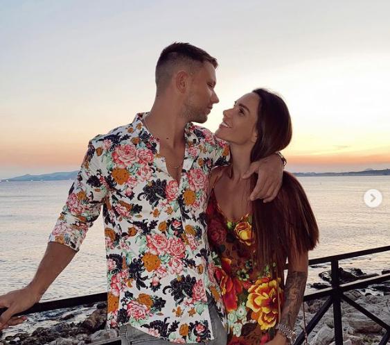 OVO JE LUKSUZNI STAN NIKOLIJE JOVANOVIĆ U ATINI Ogromne palme, more i bazen oduzimaju dah, a pogled obara s nogu (FOTO)
