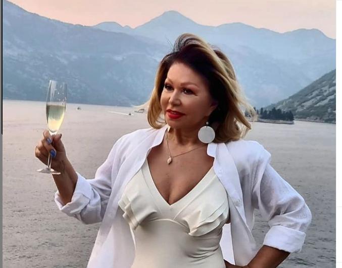 GODINE JOJ NE MOGU NIŠTA! Neda Ukraden  71. rođendan slavi u Kotoru; Objavila u kupaćem kostimu (FOTO)
