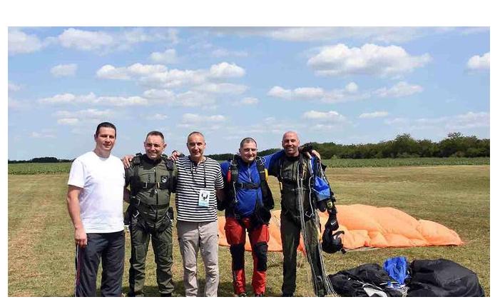 MINISTAR SRBIJE OTVORIO PADOBRANSKO PRVENSTVO SRBIJE: 'Velika je čast biti danas ovde i vidjeti šta sve Srbija ima da pokaže (FOTO)