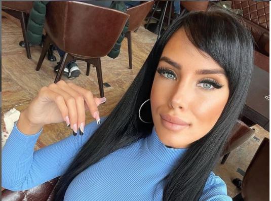 PUNE RUKE EVRIĆA Aleksandra Subotić napravila lepezu od para, pa otkrila od čega zarađuje (FOTO)