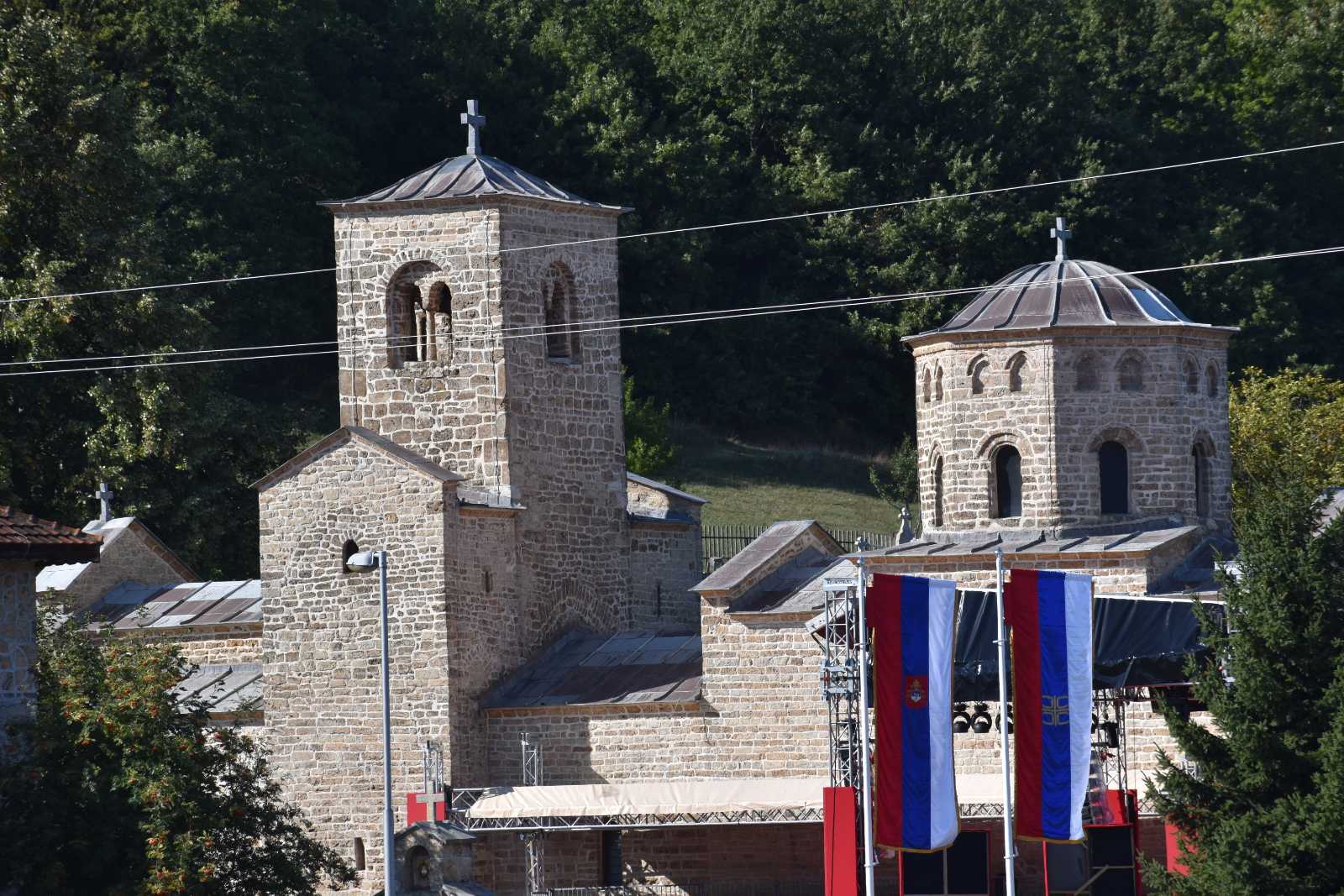 VESELI SE SRPSKI RODE! Presimpatičan dječak pjeva pjesmu koja je obilježila litije u Crnoj Gori (VIDEO)