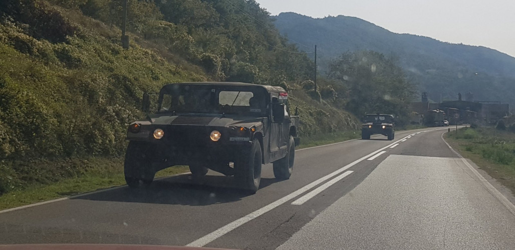 ODJEKUJE NA KiM: Detonacije u Zvečanu!