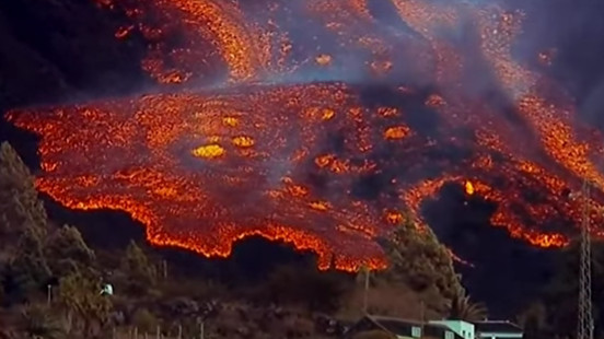SVI STANOVNICI EVAKUISANI U Španiji lava došla do obale
