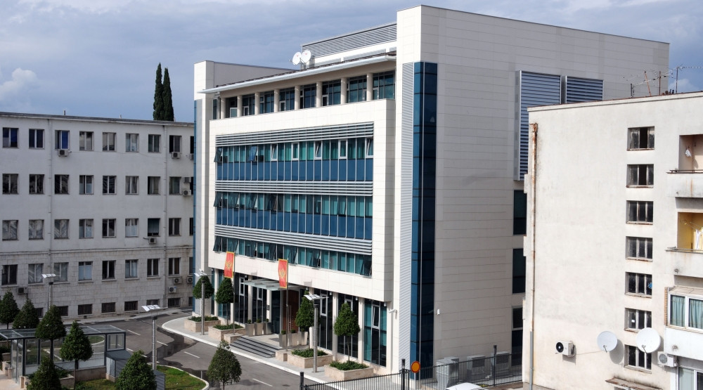 CRNA GORA GRCA, A VLADA ZAPOŠLJAVA JOŠ 400 SLUŽBENIKA: Nastavlja se stara praksa, nakon povećanja broja ministarstava, više i namještenika