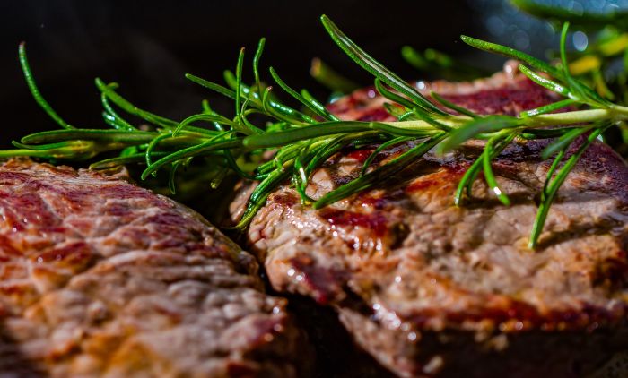 POTPUNO DRUGAČIJI RUČAK: Aromatizovane šnicle spremljene u PIVU