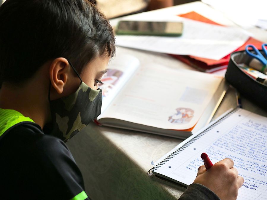 ALARMANTNO Za samo tri dana zaražena 204 đaka i 54 nastavnika