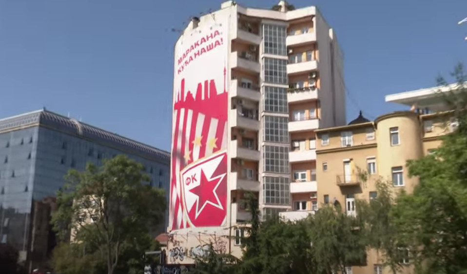 NAVIJAČI SU ODUŠEVLJENI Zvezdin baner ukrasio Beograd