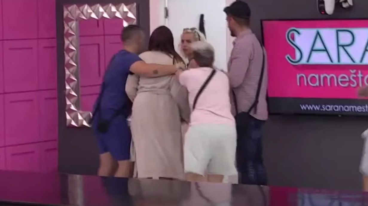TUČA ISPOD TUŠA Deniz Dejm udarila Anu, ruke joj pune modrica!