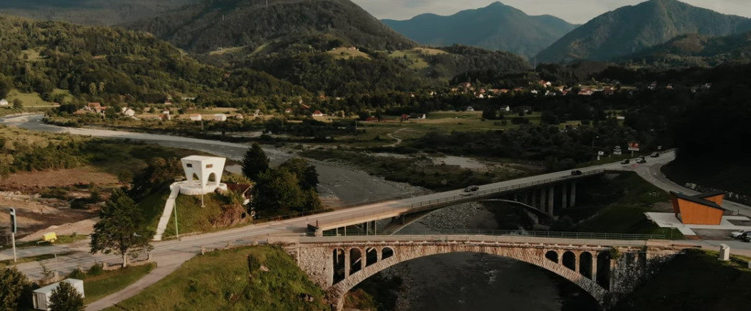 UHAPŠENI DPS AKTIVISTI Zbog sumnje da su kupovali lične karte privedeno PET u Mojkovcu!
