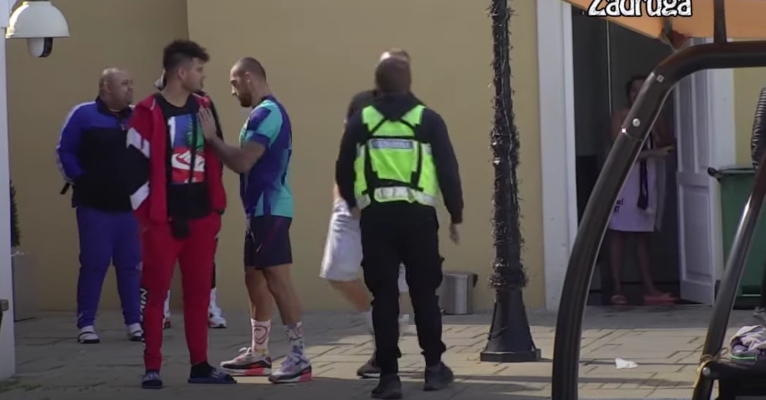 DISKAVLIFIKACIJA U NAJAVI? Obezbjeđenje uletjelo na imanje da spriječi FIZIČKI OBRAČUN!