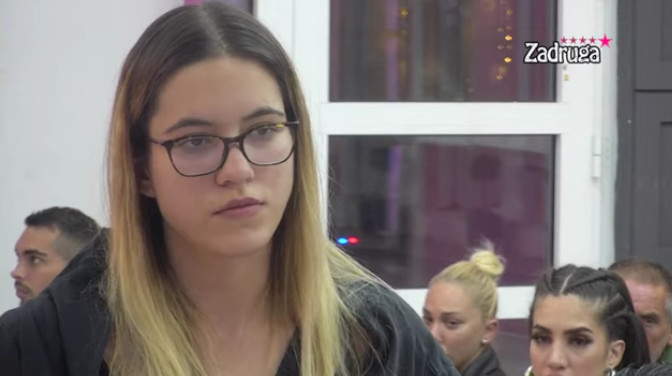 NAKON VIKTORIJE I MIA ISPRIČALA BOLNU PRIČU O SILOVANJU! ''Imala sam 15 godina kada se to desilo, DOŠLA SAM KUĆI SA KRVAVOM MAJICOM''