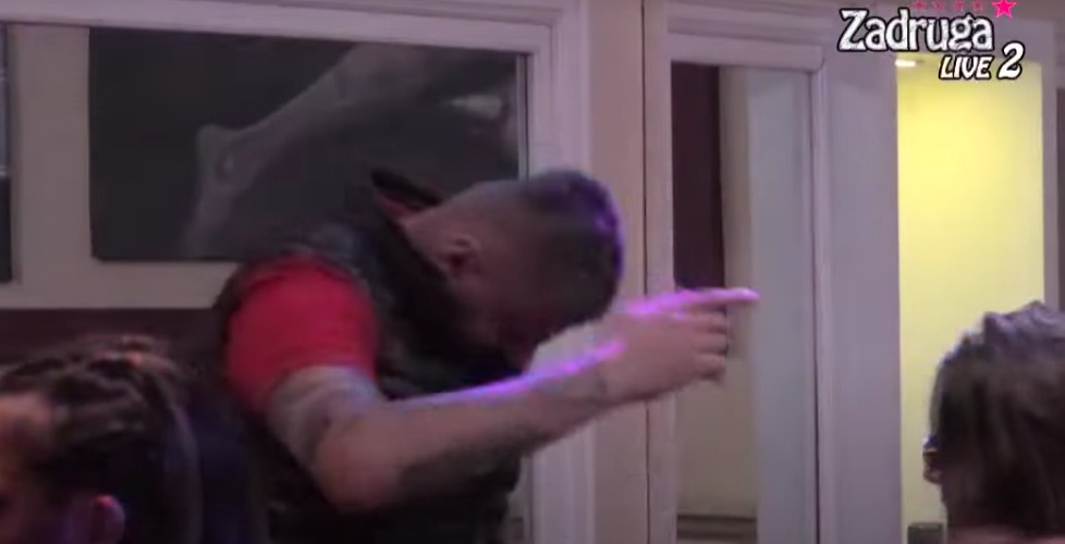 NE MOŽE DA JE PREŽALI! Janjuš poručio Majinu pjesmu, pa pao u TRANS!(VIDEO)