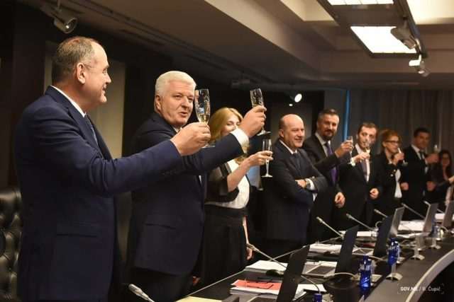 BEZ KRITERIJUMA I OGLAŠAVANJA Vlada Duška Markovića tokom trajanja tehničkog mandata podijelila 119 stanova!