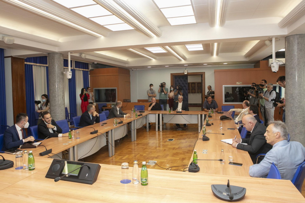 OČEKUJE SE REKONSTRUKCIJA Vladajuća koalicija odbacila predlog o prelaznoj vladi